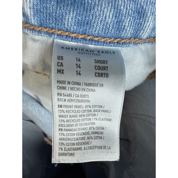 American Eagle Mom Jean Light Wash Distressed Denim Womens Size 14 Short 34x27 - Picture 4 of 13